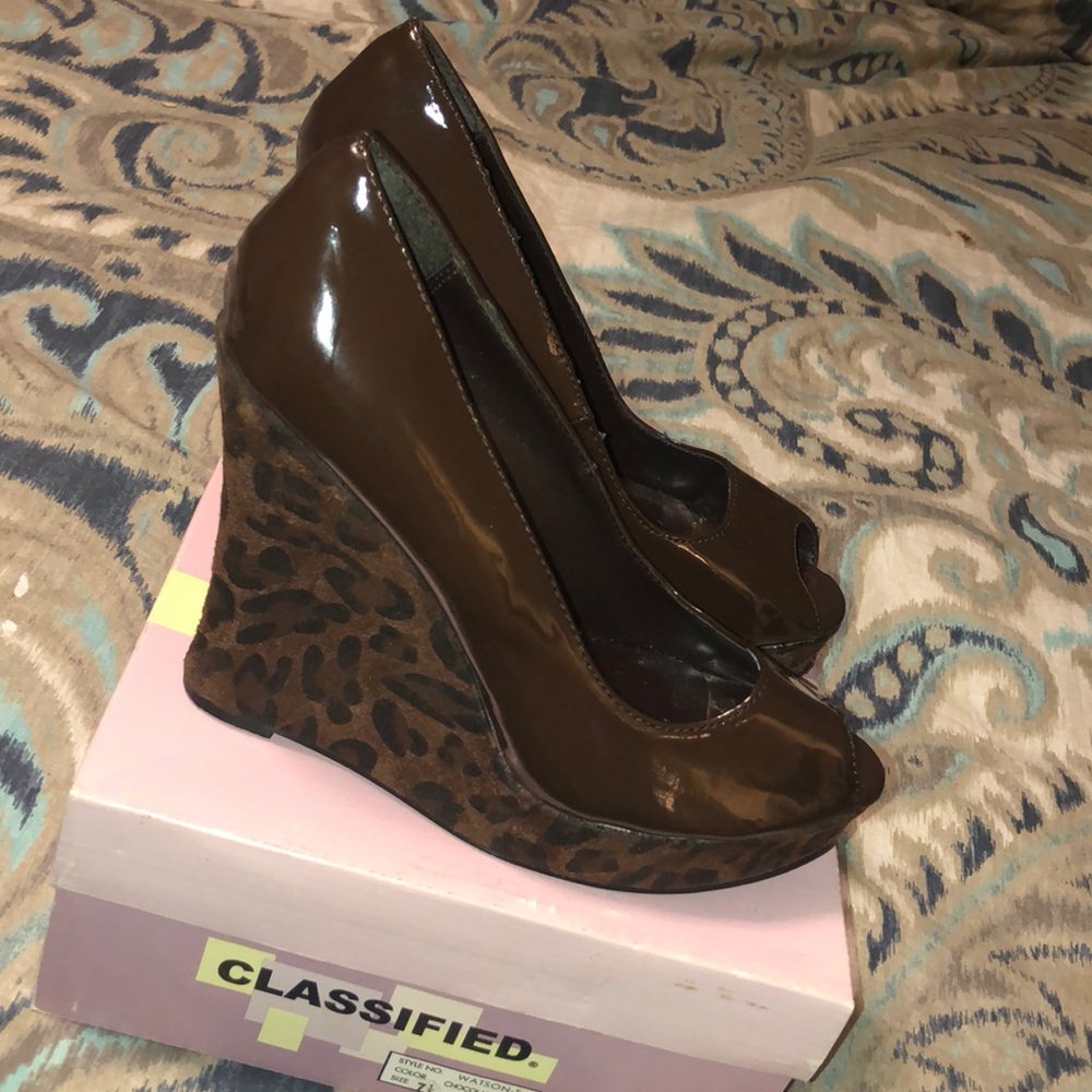 Brown Patent Leather Leopard Wedge Sandal ❤️